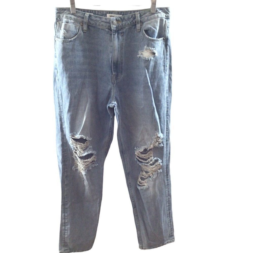 Vigoss Women's Size 29 Light Wash Distressed Denim Jeans Mom Fit